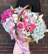 Цветочная композиция из Розы, Хризантемы, Пионы и Лизиантусы в корзине в Новый Городок Щелковского района